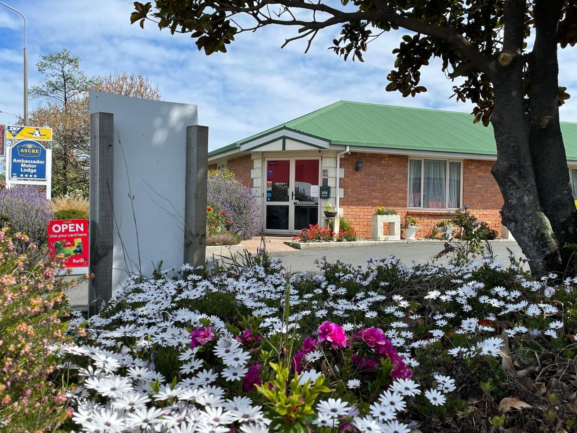 Asure Ambassador Motor Lodge Oamaru Exterior foto
